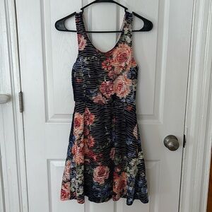 Navy blue floral patterned dress — Trixxi, XS